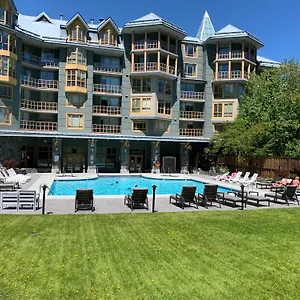 https://cascade-lodge-suite-wifi-hdtv-pool-hot-tubs-sauna-gym.hotels-of-whistler.com