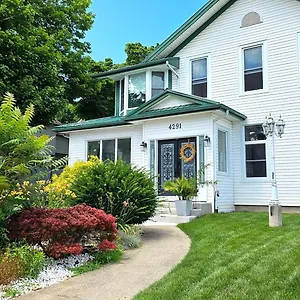 https://serenity-inn.niagara-fallshotels.com
